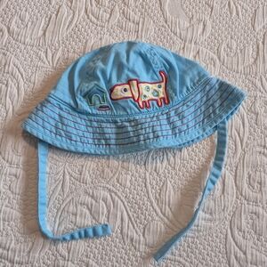 Hanna Andersson size Medium or 2-6 years dog/dog house sun hat, chin strap GUC